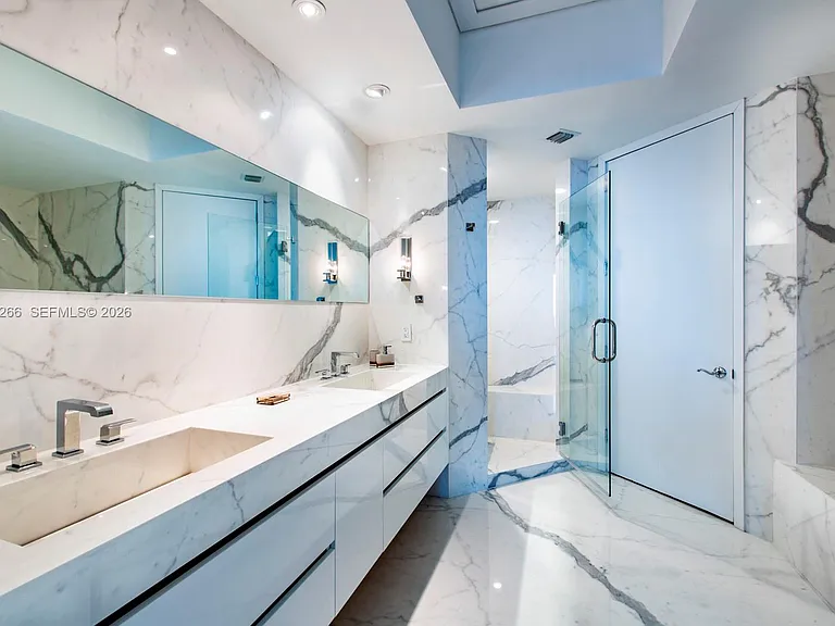 100 S Pointe Dr #3701 — Photo 15