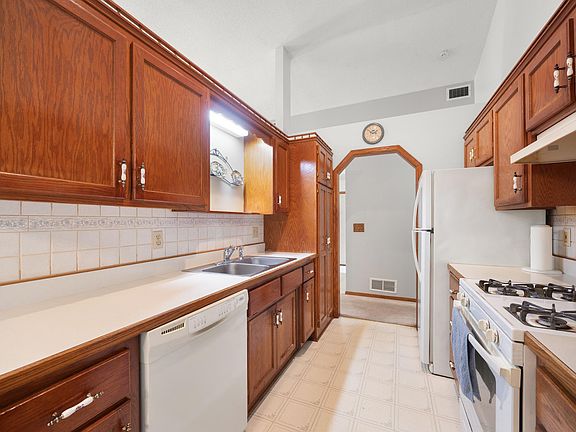 3rd image of 27990 Polk St NE