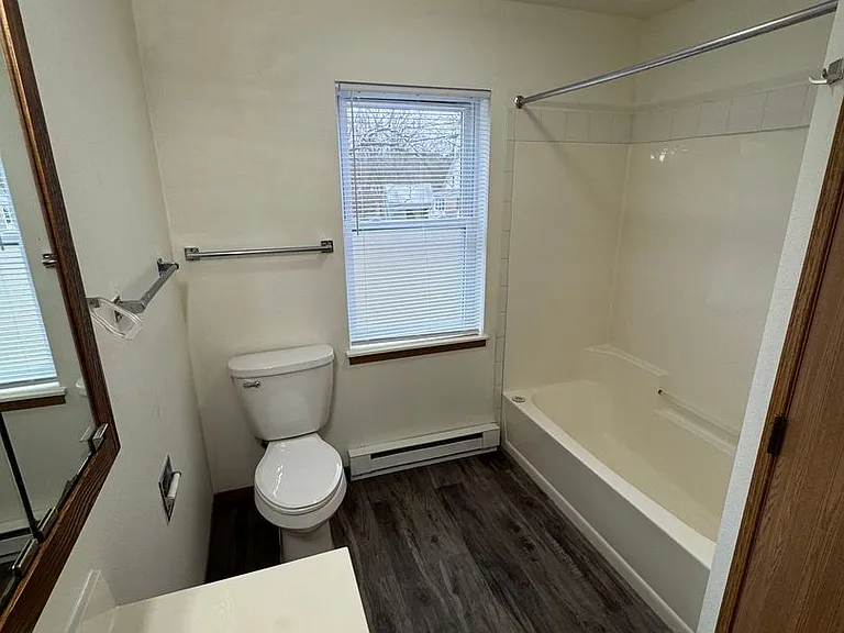PIONEER BLUFF APARTMENTS — Photo 42
