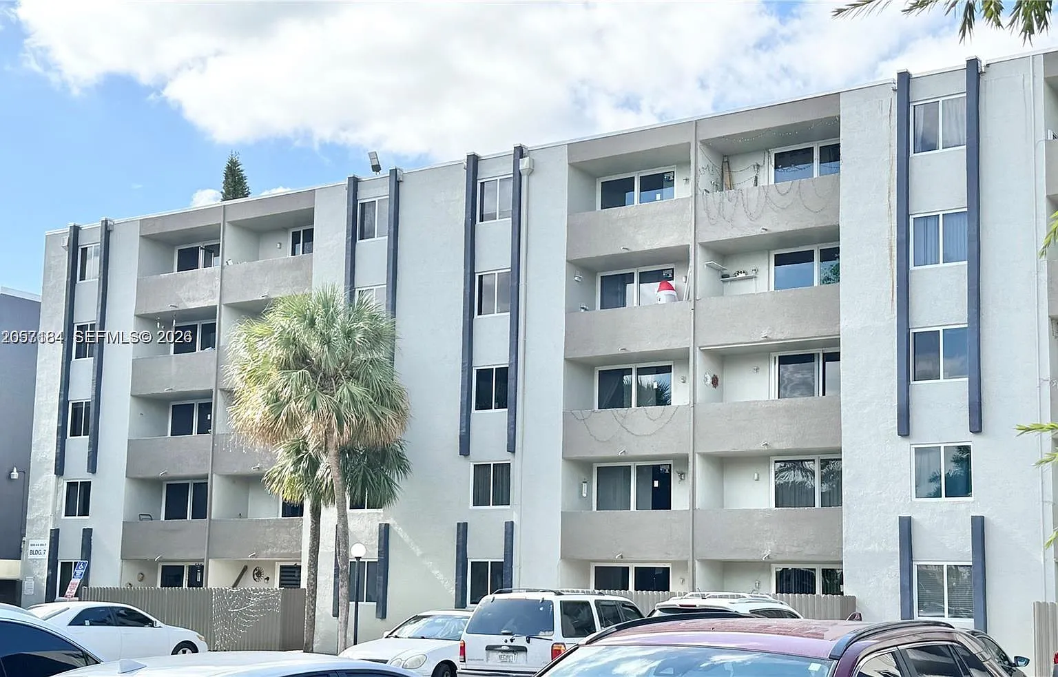 Samari Lake East Condo — Photo 1