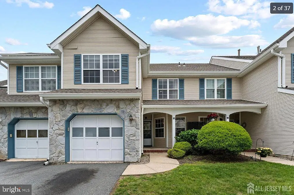 3 bed, 2.5 bath, 1581 sqft, $3,150 — Photo 1
