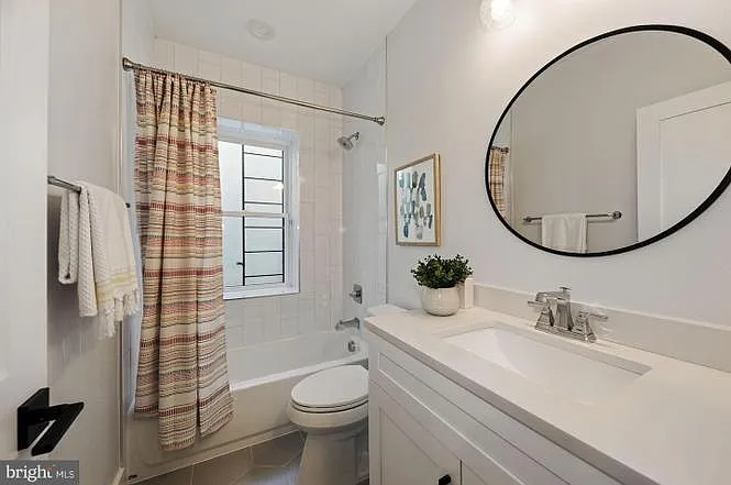 1909 Capitol Ave NE #1 — Photo 11