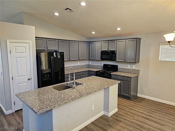 4th image of 1024 Gary Carmena Ave