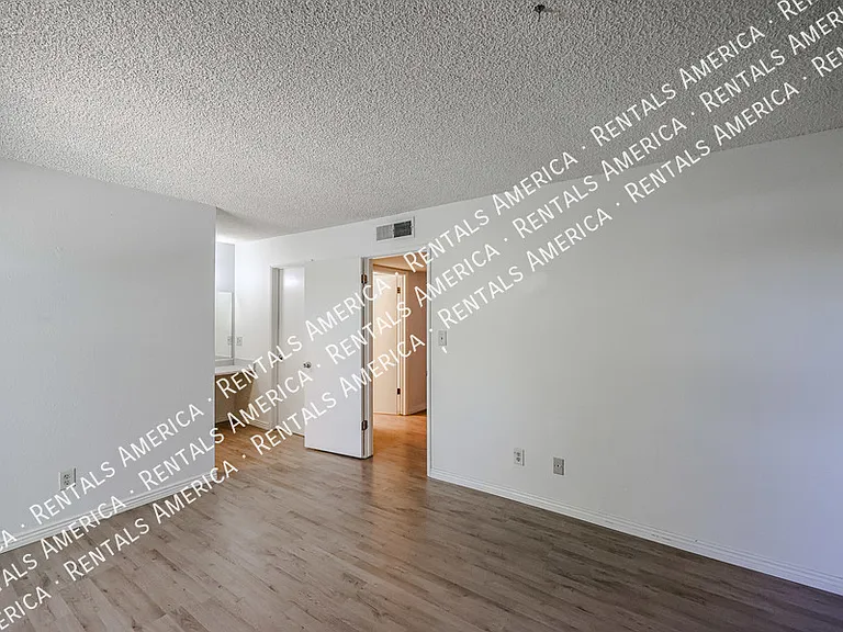 1052 S San Jose #2 — Photo 12