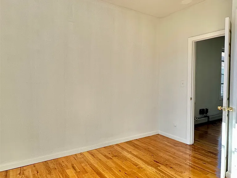 245 Duncan Ave #4 — Photo 16