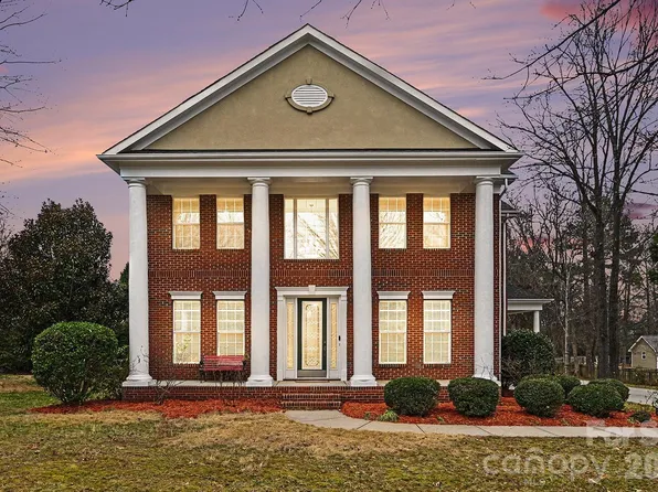 1305 Linden Glen Dr, Matthews, NC 28104