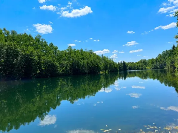 8 Mallard Lake Dr, Grove City, PA 16127