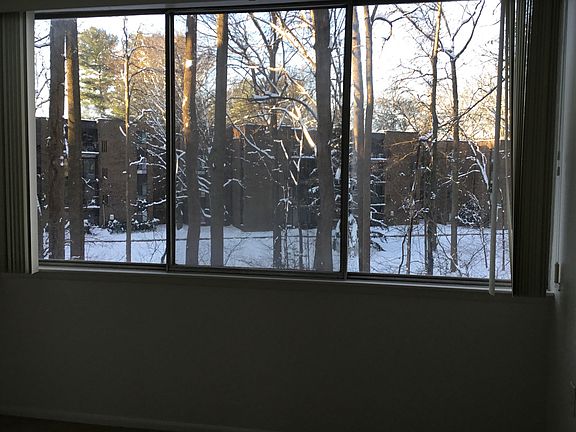 3rd image of 4410 Briarwood Ct N APT 9