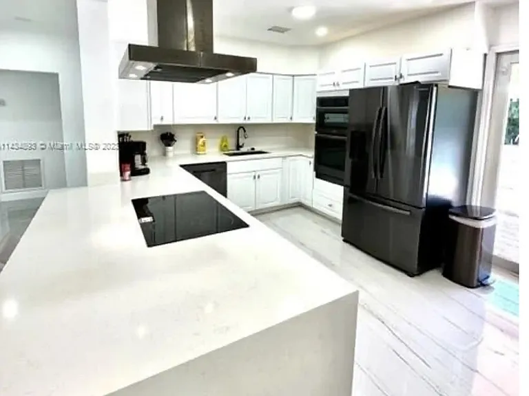 SW 32nd St — Photo 9