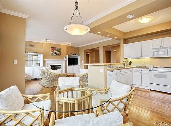 5th image of 300 N Hudson St Unit 208