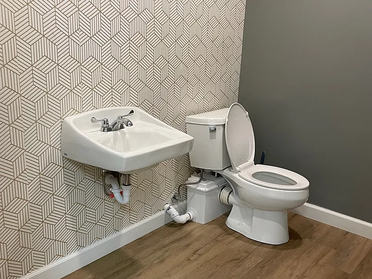920 Commerce Dr #2 — Photo 8