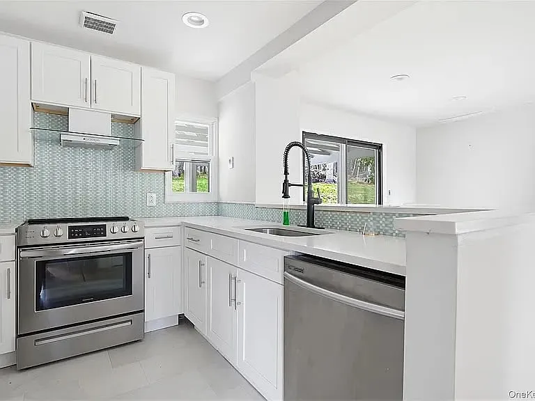 38 Marjorie Dr #O — Photo 8
