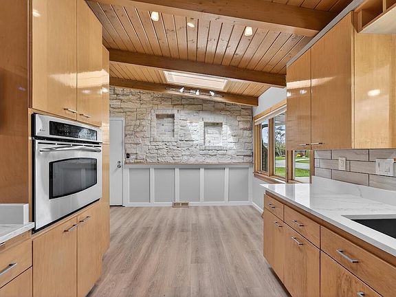 4th image of 807 E Wahner PLACE