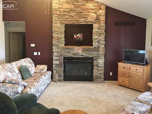 3rd image of 3145 Derby Ln
