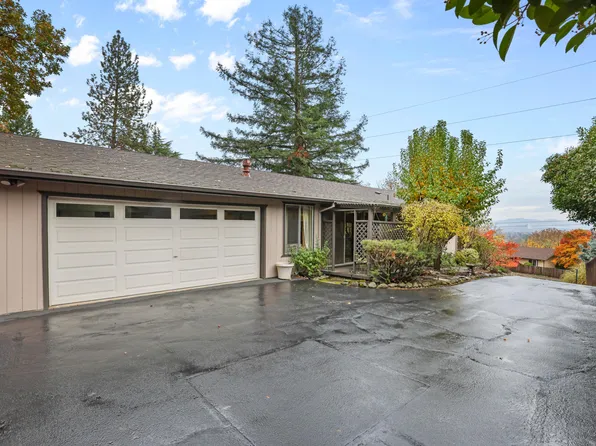 1891 NE Beacon Dr, Grants Pass, OR 97526