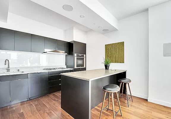 5th image of 231 10th Ave APT 10A