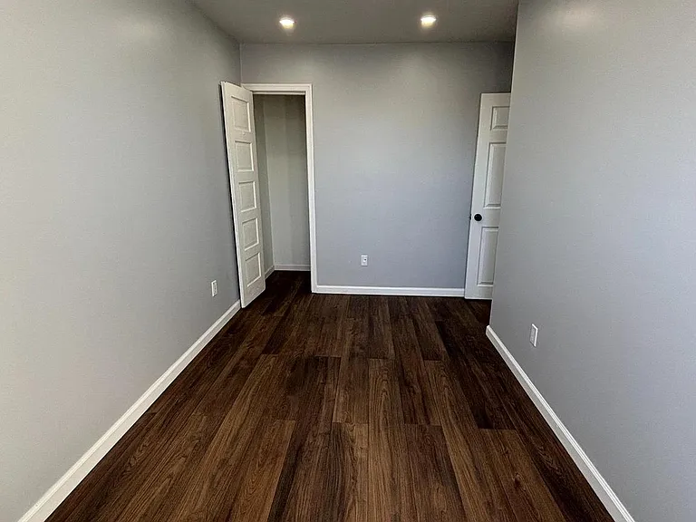 516 E Mayland St — Photo 10
