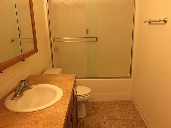 4th image of 930 S Alderwood Dr #B