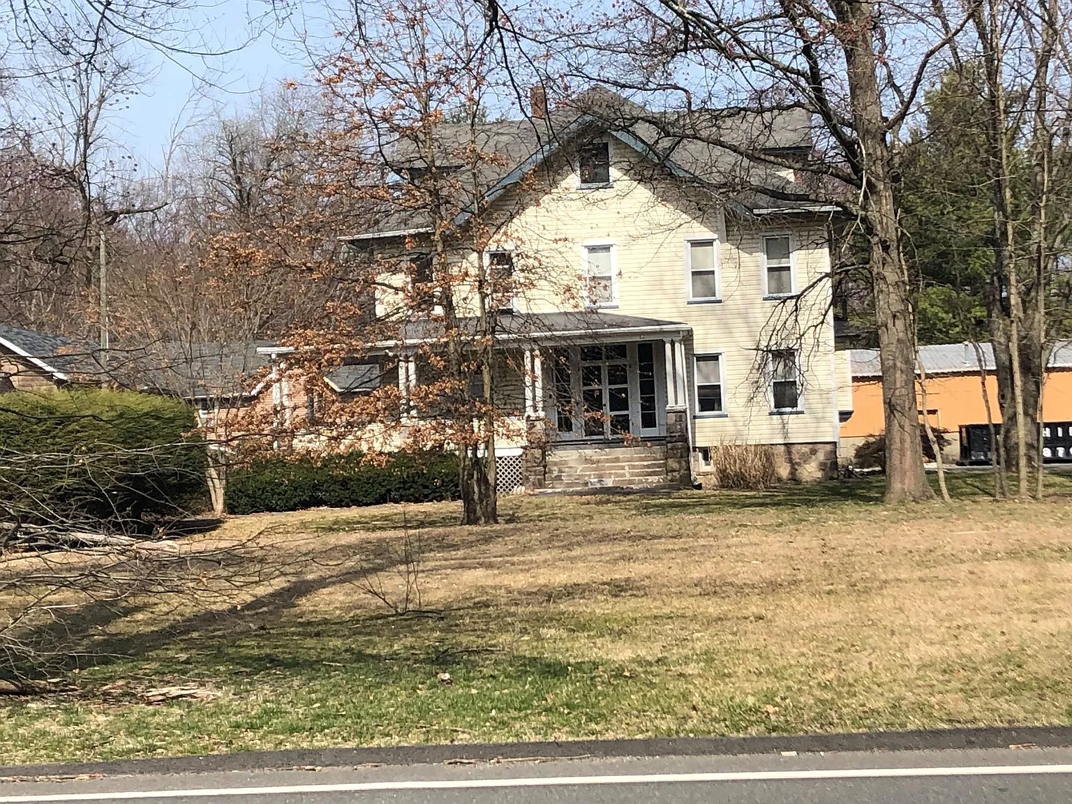390 Oak Tree Rd — Photo 2