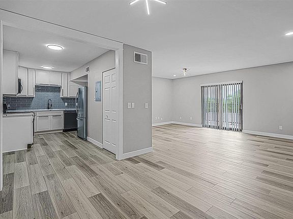 4th image of 5580 Baronridge Dr APT 9