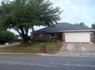 7801 Hunters Glen Dr, Watauga, TX 76148