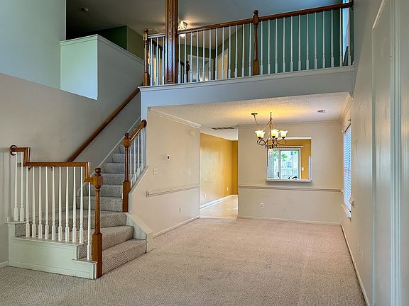 4th image of 330 Town Pointe Way