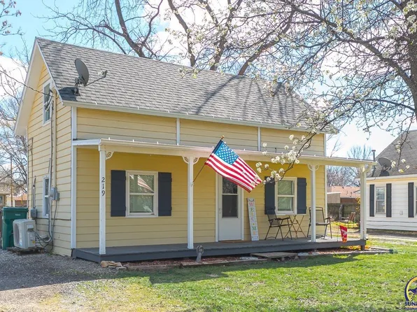 219 Cedar St, Perry, KS 66073