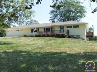 1445 NE 39th St, Topeka, KS 66617