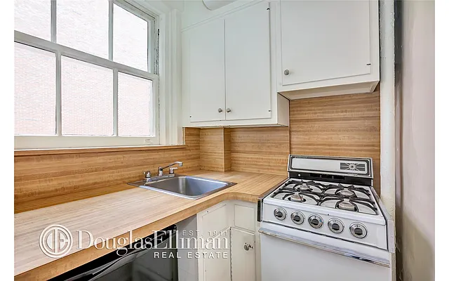 Sold by Douglas Elliman | media 6