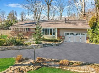19 Reynolds Rd, Glen Cove, NY 11542