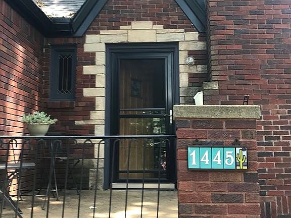 Well appointed entry