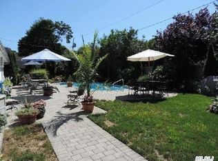 19 Range Dr, Merrick, NY 11566