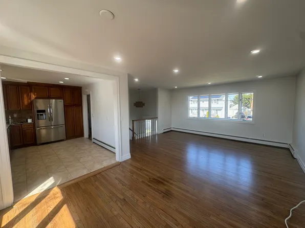 (undisclosed Address), Massapequa, NY 11758