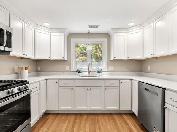 108 Westford St, Chelmsford, MA 01824