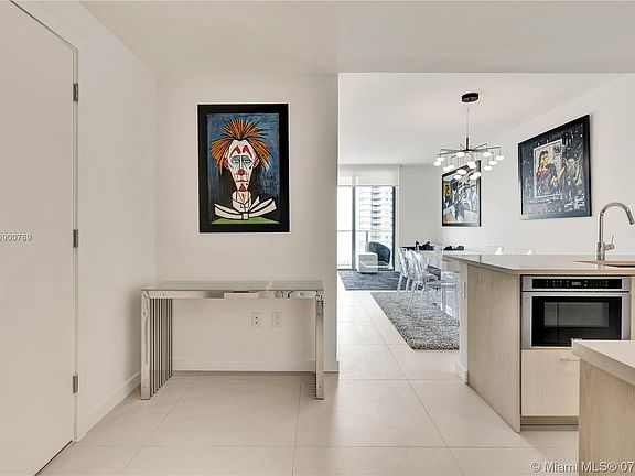 5th image of 501 NE 31st St Unit 3304