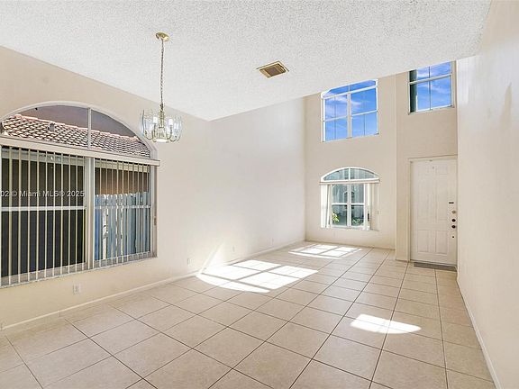 4th image of 3829 SW 51st St