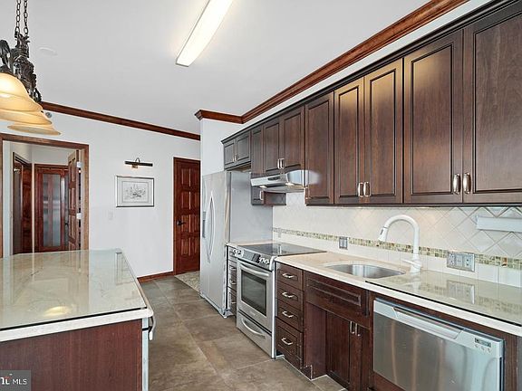 4th image of 2101 Market St Unit 2402