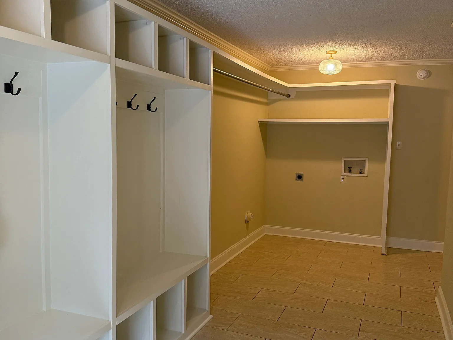 4 bed, 2.0 bath, 1942 sqft, $2,200 — Photo 3