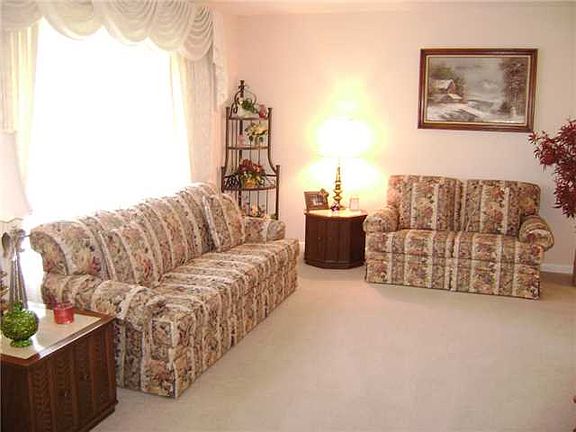 3rd image of 4452 Clarewood Dr