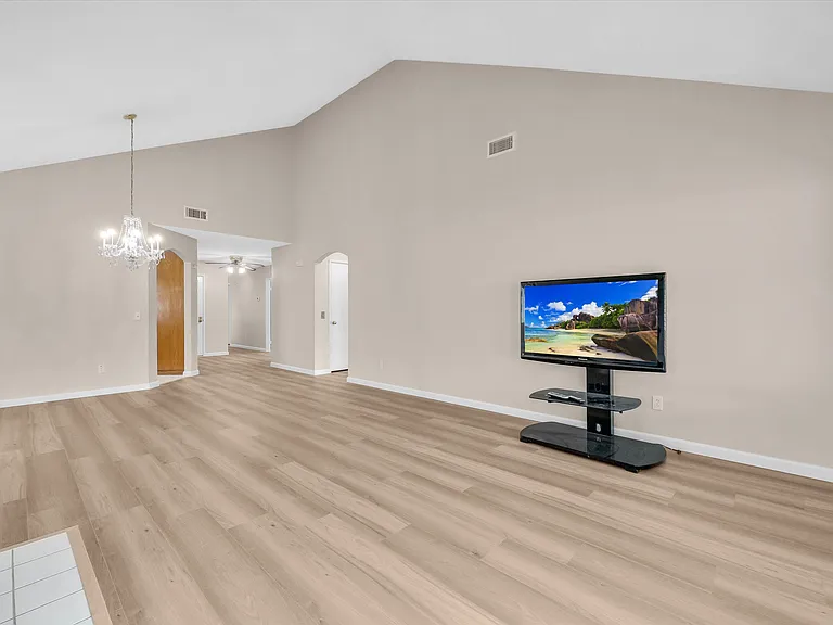 5741 El Palomino Dr — Photo 5