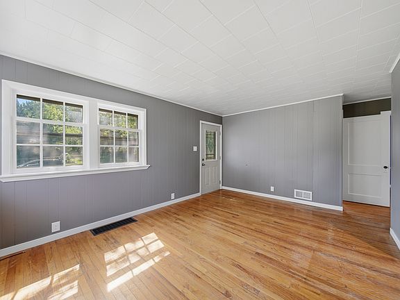 4th image of 704 6th Ave