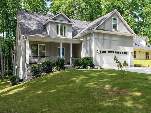 8 Spur Dr, Travelers Rest, SC 29690