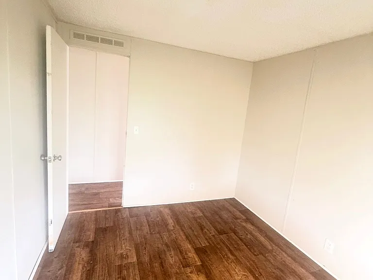2081 Oakshire Rd #14 — Photo 8