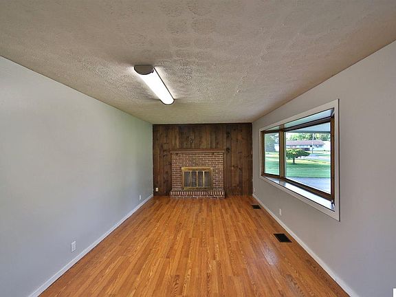 4th image of 433 Rosewood Ct