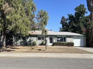 322 E Citrus Dr, Farmersville, CA 93223