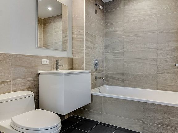 5th image of 596 Washington Ave #3P