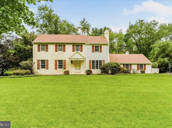 802 Bush Ln, Chadds Ford, PA 19317