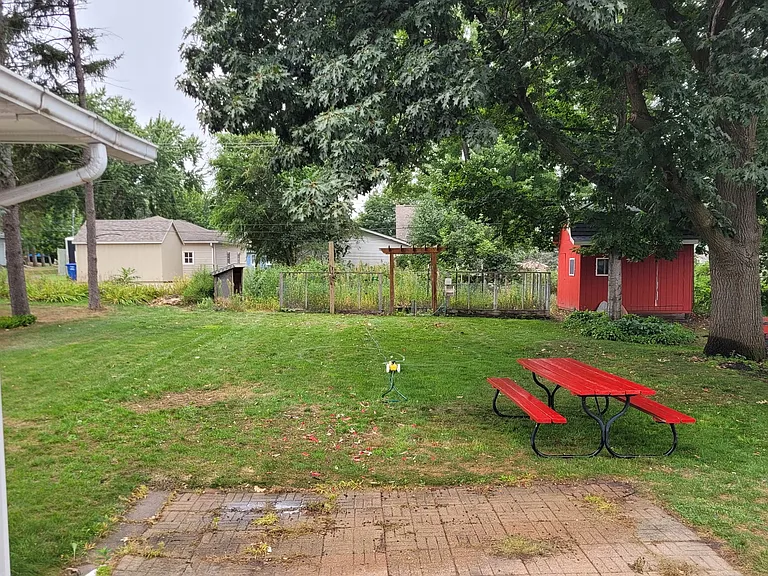 136 Charles Ave — Photo 6