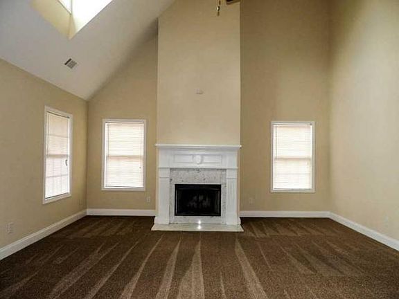 3rd image of 3992 Laurel Bend Dr