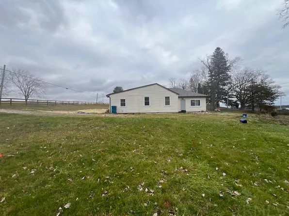 10549 N Roanoke Rd, Roanoke, IN 46783